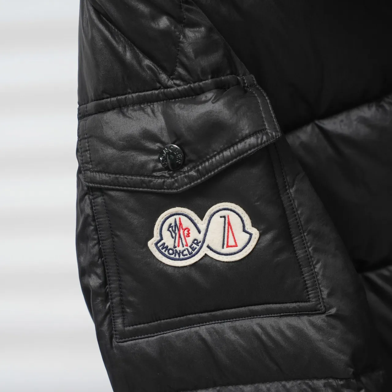 P390 Moncler/ 2026 70 、 。 DNA ， ， 。 Classic ， 、 。 Classic 70 。 Quality， 90 ，Premium Quality ， ，Black ！ Sizes M-3XL